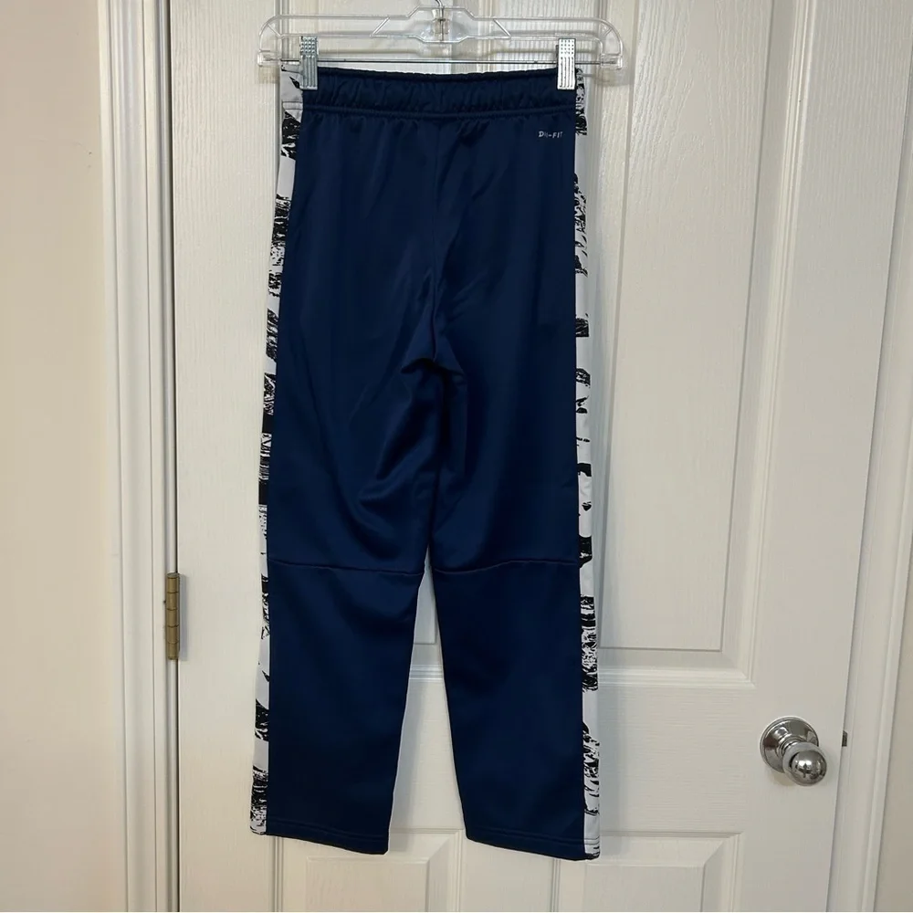 Big boys Nike DriFit pants size M